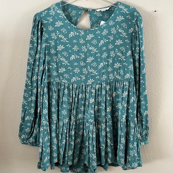 NWT American Eagle Tiered Top green with flower design open back area size M - Picture 1 of 8
